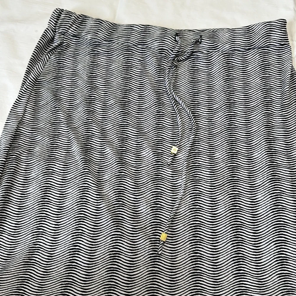 Michael Kors Maxi Skirt Medium Black Wave Print Pull On Drawstring Stretch